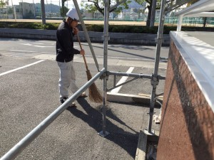 徳島市　掃き掃除　アパート塗装