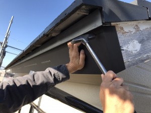 既存破風板カバー工法　ガルバリウム鋼板