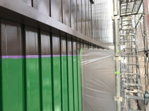 部外壁を緑色を使い塗装