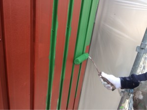 部外壁を緑色を使い塗装