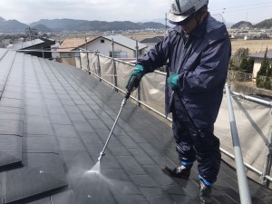 徳島県阿南市　屋根外壁塗替え　K様邸 塗装前のバイオ洗浄を行わせていただきました ^^