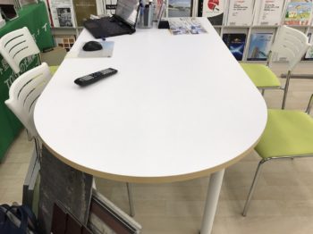 まずはテーブルをmpcで施工しました☆