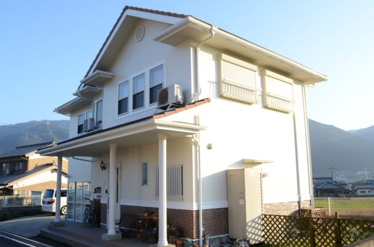  徳島県東三好市　外壁塗装工事　二色塗り分け　T様
