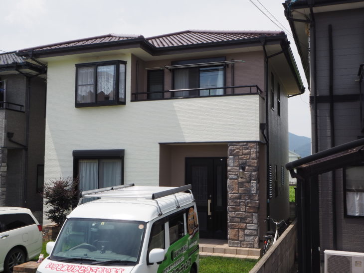  外壁塗装には防水塗料を塗る事により、ひび割れも怖くない　板野郡藍住町K様邸