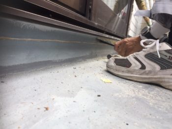 雨漏り　サッシ　取り換え　窓枠