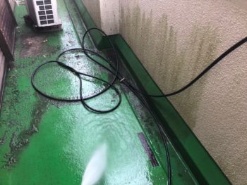 徳島県　吉野川市　ベランダ　洗浄　苔