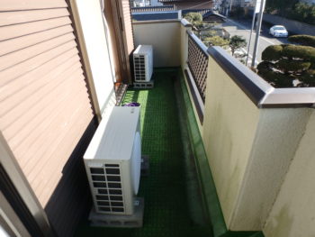 徳島県　吉野川市　ベランダ　苔　施工前