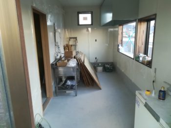 施行前　石膏ボード　調理場　あほや　徳島県