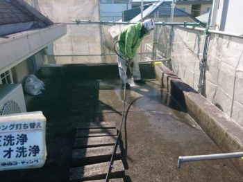 徳島県　かちどき橋　高圧洗浄　陸屋根　汚れ