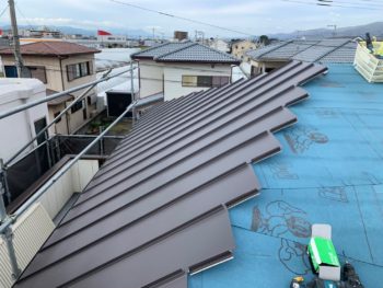 徳島県　藍住町　屋根　板金工事　ガルバリウム鋼板