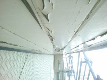 徳島県　阿南市　教会　施工前　軒天井　塗膜　劣化