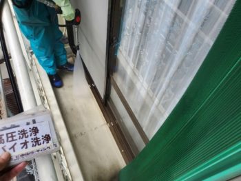 徳島県　藍住町　洗浄　ベランダ　汚れ