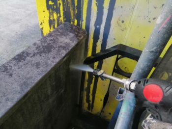 徳島県　かちどき橋　高圧洗浄　塀