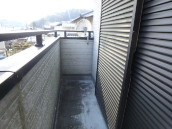徳島県 八万町 施工前 ベランダ 汚れ