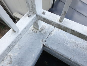 徳島県　大原町　施工前　笠木　クラック