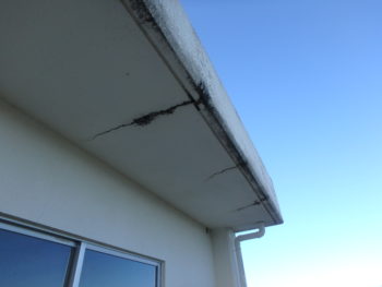 徳島県　上中町　施工前　軒天井　クラック