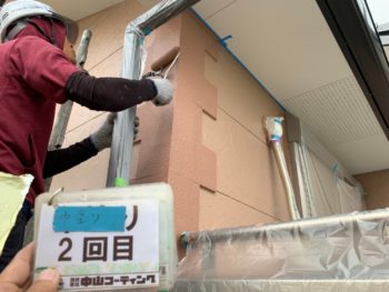 徳島県 小松島市 外壁 塗装 アクセント 中塗り 2回目