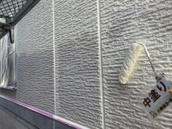 徳島 八万 外壁 塗装 中塗り