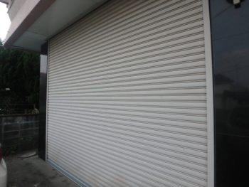 徳島県　中島田町　施工前　シャッター　錆