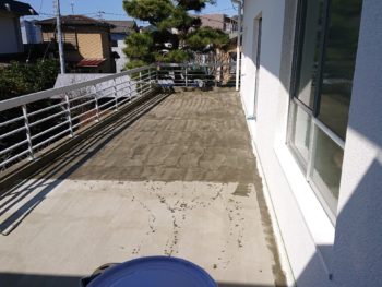 徳島県　沖洲町　防水塗装　バルコニー　下塗り　プライマー