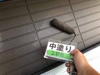 徳島県 松茂町 外壁塗装 中塗り 2回目
