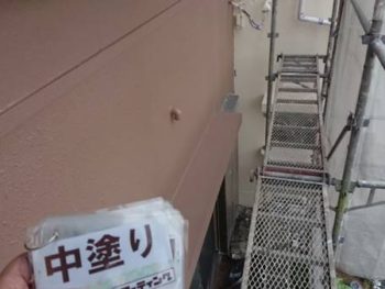 徳島県　川内町　外壁塗装　中塗り