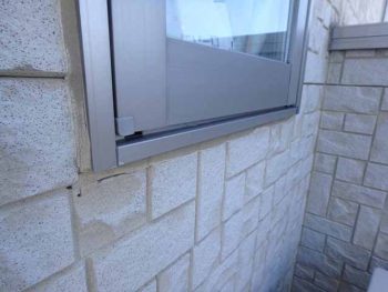 徳島県　城東町　病院　施工前　コーキング　破断