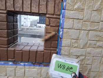 徳島県　城東町　病院　外壁　塗装　多彩塗装　入口