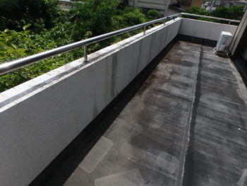 徳島県　沖洲町　施工前　バルコニー