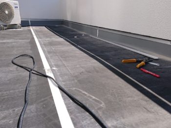 徳島県　沖洲町　離れ　バルコニー　アングル　取付