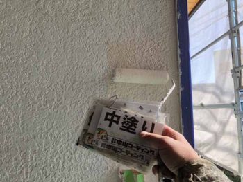 徳島県　羽ノ浦町　外壁塗装　玄関周り　中塗り