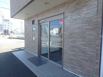 徳島県　城東町　病院　施工前　入り口