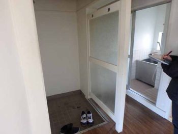 徳島県 昭和マンション 室内塗装 施工前 玄関