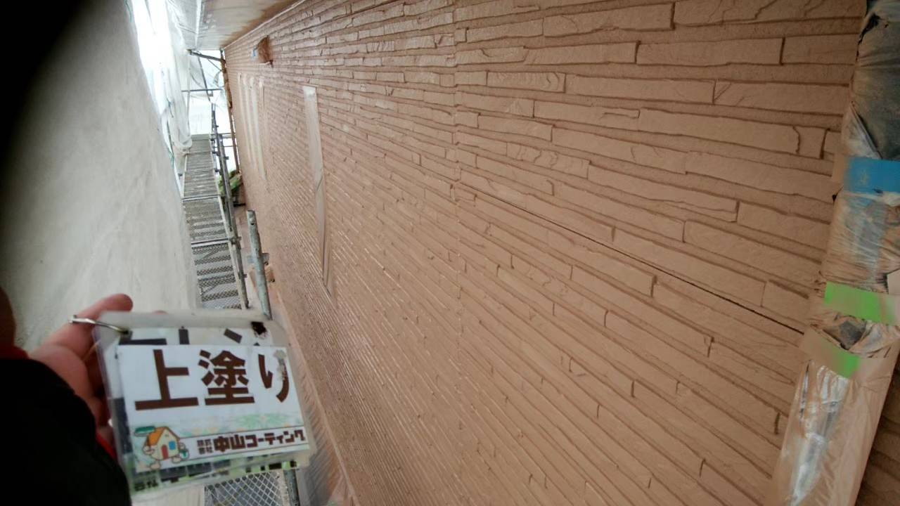 徳島県　八万　外壁塗装　上塗り　吹き付け後