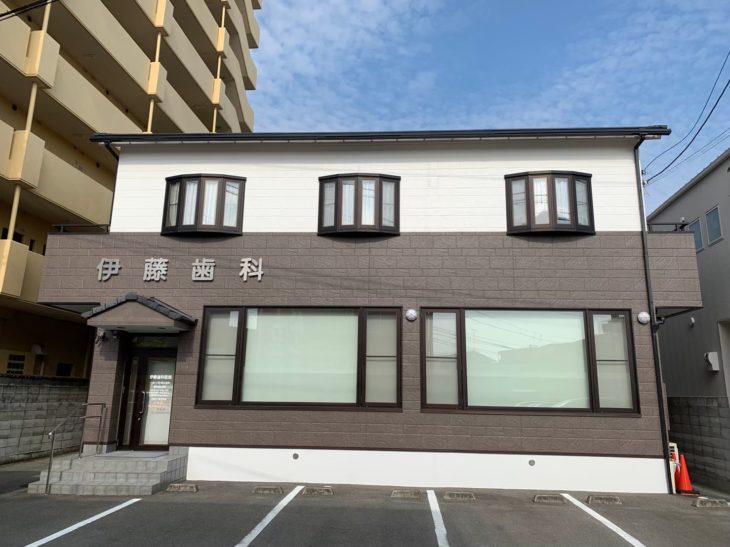  ダイヤカレイド・ナノコンポジットの組み合わせで２色の塗分け　伊藤歯科様