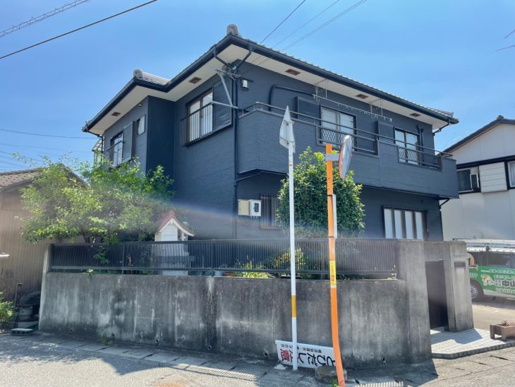小松島市 モダン色 外壁塗装で重厚感ある色合いに【汚れも付着しにくい塗料】