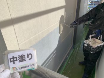 下塗り　中塗り　パテ　上塗り　外壁