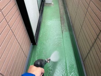 外壁洗浄　シャッター洗浄　防水洗浄　屋根洗浄