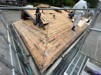 瓦撤去　施工前　レッカー車　木下地　ルーフィング　嵌合立平