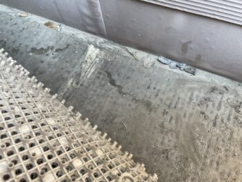 苔　コーキング　膨れ　外壁　施工前　屋根