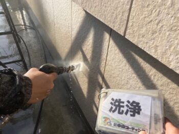 外壁　壁面　水洗い　高圧洗浄　苔　汚れ
