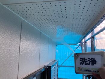 軒天所　水洗い　高圧洗浄　苔　汚れ　蜘蛛の巣