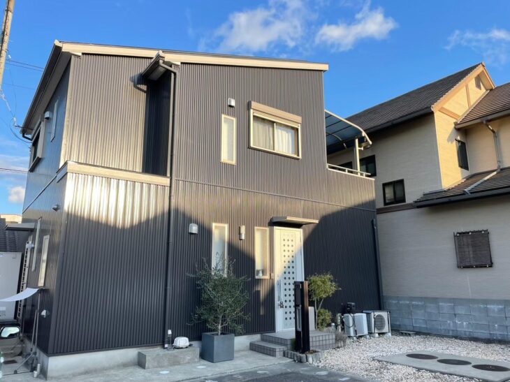  ガルバリウム鋼板外壁塗装　錆びる前にメンテナンス【徳島市鮎喰町】