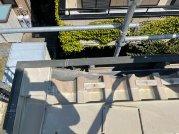 カバー 軒樋 屋根 修繕 施工中