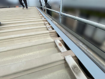 カバー 軒樋 修繕 施工中 屋根