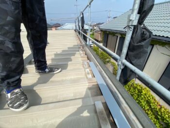 カバー 軒樋 修繕 屋根 施工中