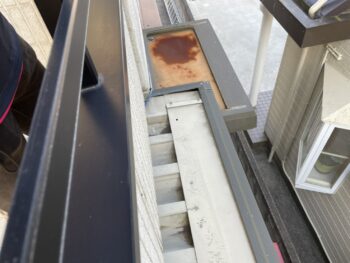 カバー 屋根 軒樋 修繕 施工中