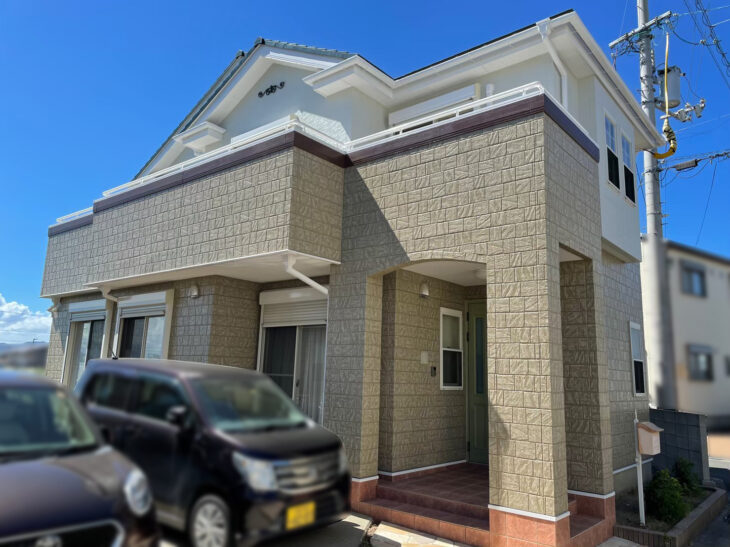  板野郡北島町　外壁塗装は意匠性抜群のWB多彩工法仕上げ・高耐久屋根塗装