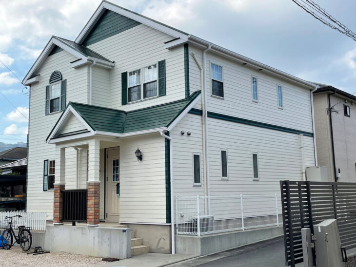  緑色を有効活用したグリーンゲイブルズへの外壁塗装「徳島県徳島市　塗装工事施工例」