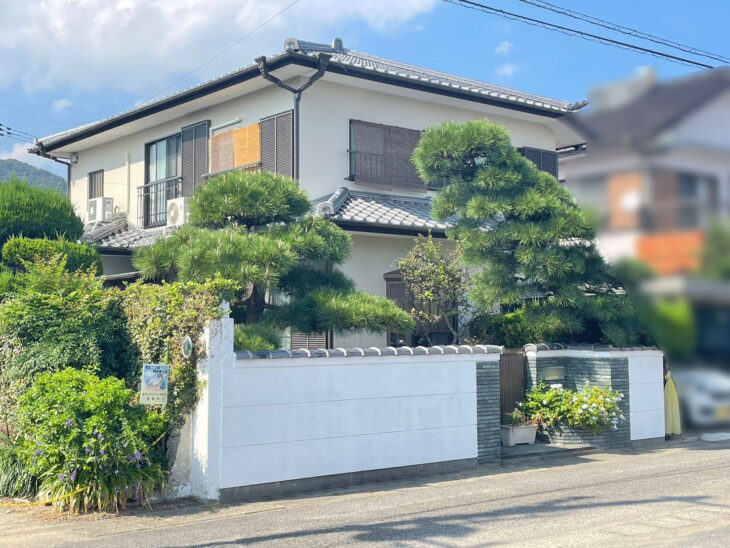 徳島市八万町「艶消し外壁塗装」解体工事や電気工事も同時進行